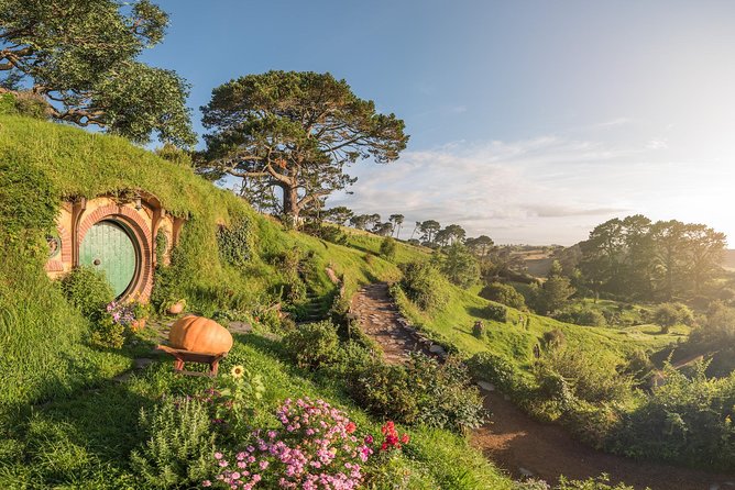 Auckland to Rotorua via Hobbiton Small Group Tour (One Way) - The drive break en route: Tirau and photo-friendly countryside stops