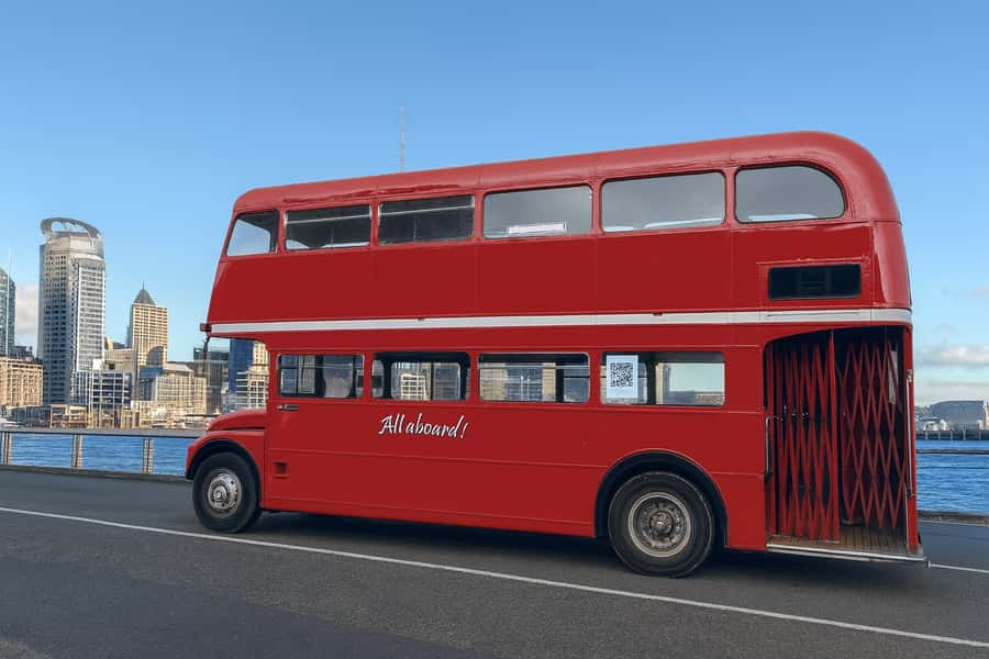 Auckland: Vintage Double-Decker Bus Sightseeing Tour - Getting started at Customs Street East (and finding the bus)