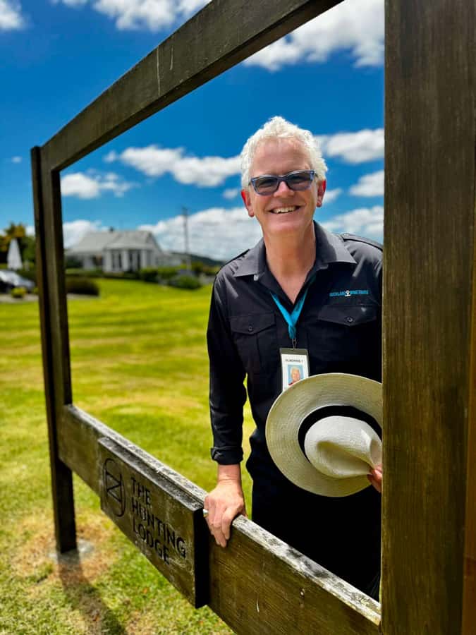Auckland: Wine region tour with tastings and gourmet lunch - Stop 2: The Hunting Lodge Winery & Restaurant (75 minutes) for lunch and a pairing glass