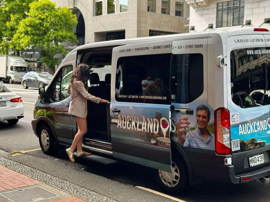 Auckland: Wine region tour with tastings and gourmet lunch - How the small-group format keeps things comfortable (and efficient)