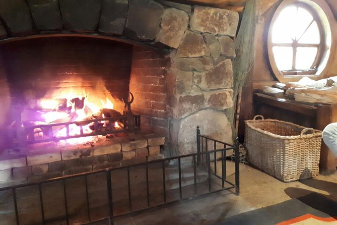 Day Tour Hobbiton + Rotorua from Auckland in Luxury Minibus - Hobbiton Movie Set: the two-hour guided walk you’ll remember