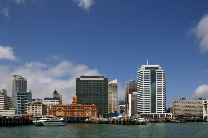 Departure Transfer: Auckland Central City Centre to Auckland Airport - Value and Price: Is $26.06 a Smart Deal?
