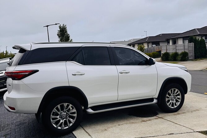 Direct & Quick Auckland Airport Transfer to/from Hotel in SUV - Families and kids: child seats on request