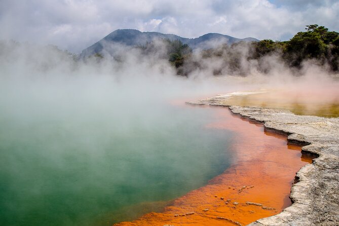 From Auckand: Waiotapu and Polynesian Spa Rotorua Day Tour - Wai-O-Tapu Thermal Wonderland: where color has a pulse