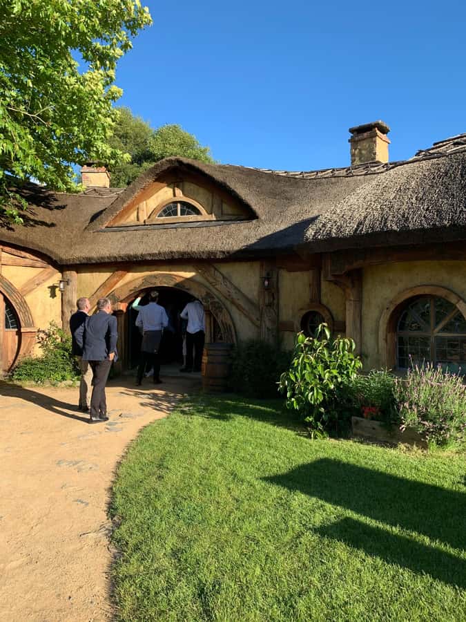 From Auckland: Hobbiton & Hamilton Gardens Small Group Tour - Guides make or break Hobbiton: how the stories land