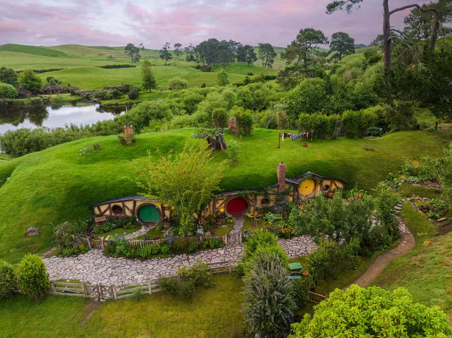From Auckland: Hobbiton Movie Set Day Tour with Picnic Lunch - Hobbiton from Auckland: what makes this day tour feel worth it