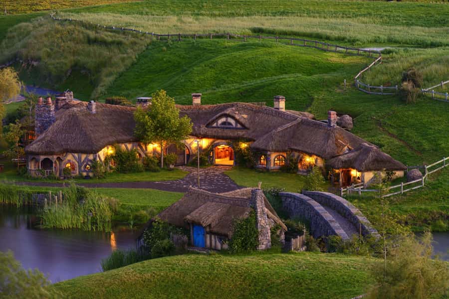 From Auckland: Hobbiton Movie Set Day Tour with Picnic Lunch - Who this Hobbiton tour suits best