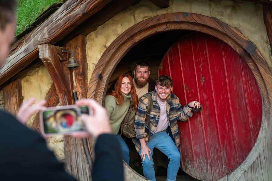 From Auckland: Hobbiton Movie Set Trip with Guided Tour - Waikato scenery and photo stops: why the drive is part of the show