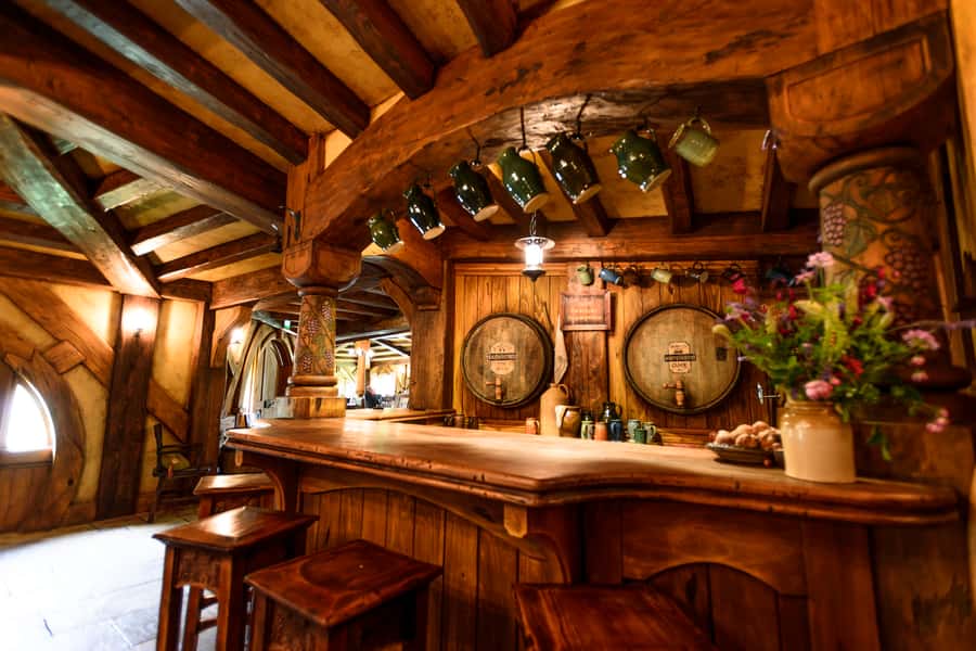 From Auckland: Hobbiton & Waitomo Caves Day Trip with Lunch - The Green Dragon Inn drink and light Kiwi-style lunch