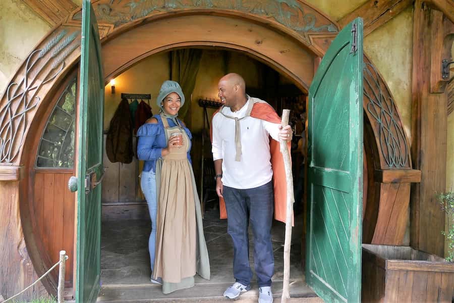 From Auckland: Hobbiton & Waitomo Caves Full-Day Trip - The Green Dragon Inn stop and why that small break matters
