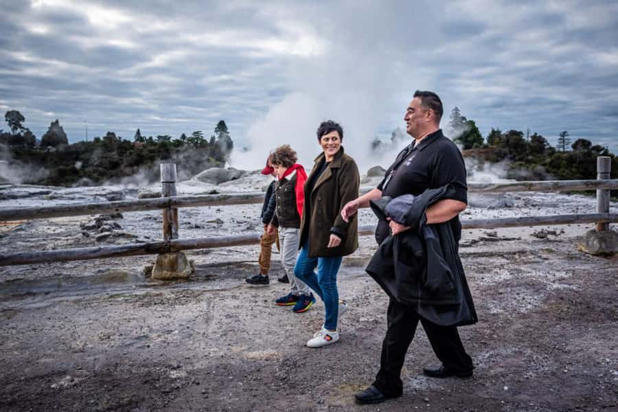From Auckland: Rotorua Te Puia, Haka & Polynesian Spa Tour - The meeting house experience at Te Aronui a Rua