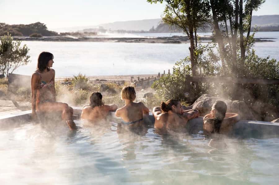 From Auckland: Wai-O-Tapu & Polynesian Spa Rotorua Day Tour - Polynesian Spa on Lake Rotorua: how the soak actually works