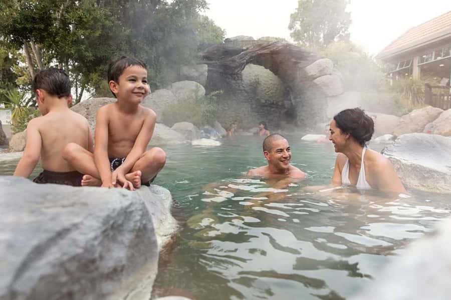 From Auckland: Wai-O-Tapu & Polynesian Spa Rotorua Day Tour - Rotorua district sightseeing and the Blue and Green Lakes stop