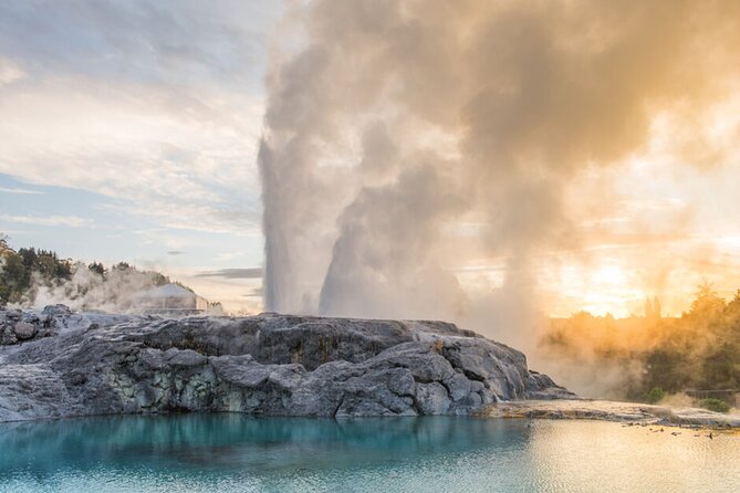 FULL DAY ROTORUA TOUR - Fully Customisable 13 hours Unlimited KMS - Matamata to Putāruru: Hobbiton Movie Set and Blue Spring as Warm-Up Stops