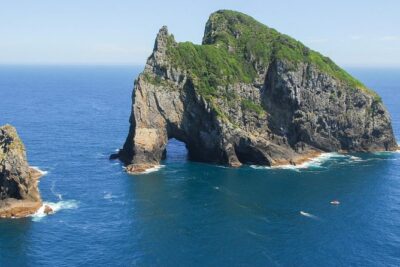 Group tour to Bay of Islands return from Auckland - Island Stop Stretch and Views: Where the Walks Fit In