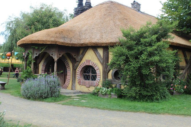Hobbiton Afternoon Tour in Luxury Minibus from Auckland - Time for Lunch and Souvenirs at Shires Rest