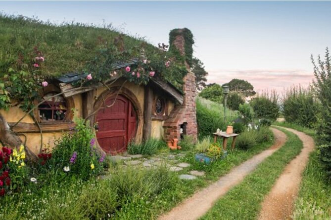 Hobbiton and Waitomo Caves Arrive in Comfort and Style - Timing and comfort: a 9-hour long day that stays organized