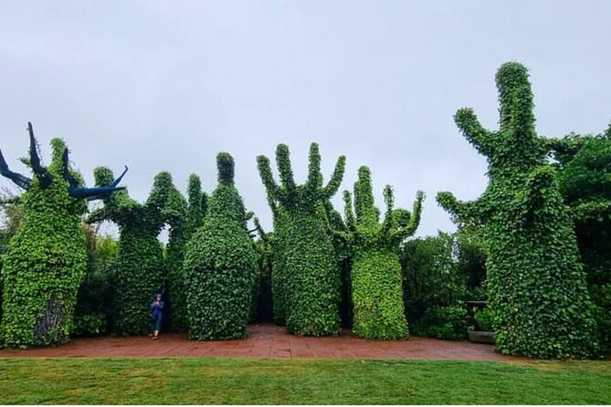 Hobbiton Movie Set and Hamilton Gardens Small Group-from Auckland - Guide style matters: what you can expect from the storytellers