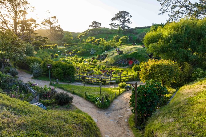 Hobbiton Movie Set and Hamilton Gardens Small Group-from Auckland - Hamilton Gardens: themed walks and plant insights in the Waikato