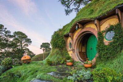 Hobbiton Movie Set Banquet Experience Private Tour From Auckland - Coffee break and comfort stops: small pauses that matter