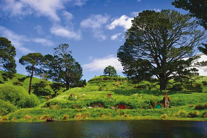 Hobbiton Movie Set day tour From Auckland - Small group size (max 19): better flow through the set