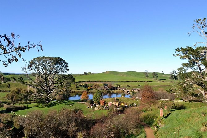Hobbiton Movie Set Group Tour Early Access (Avoid the crowds!) - Small group size (max 19): the difference you feel on the walk