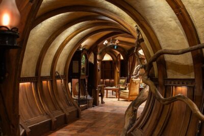Hobbiton Movie Set Guided Day Tour with Lunch from Auckland - Hobbit holes, gardens, and the Green Dragon Inn: the photo-and-story combo