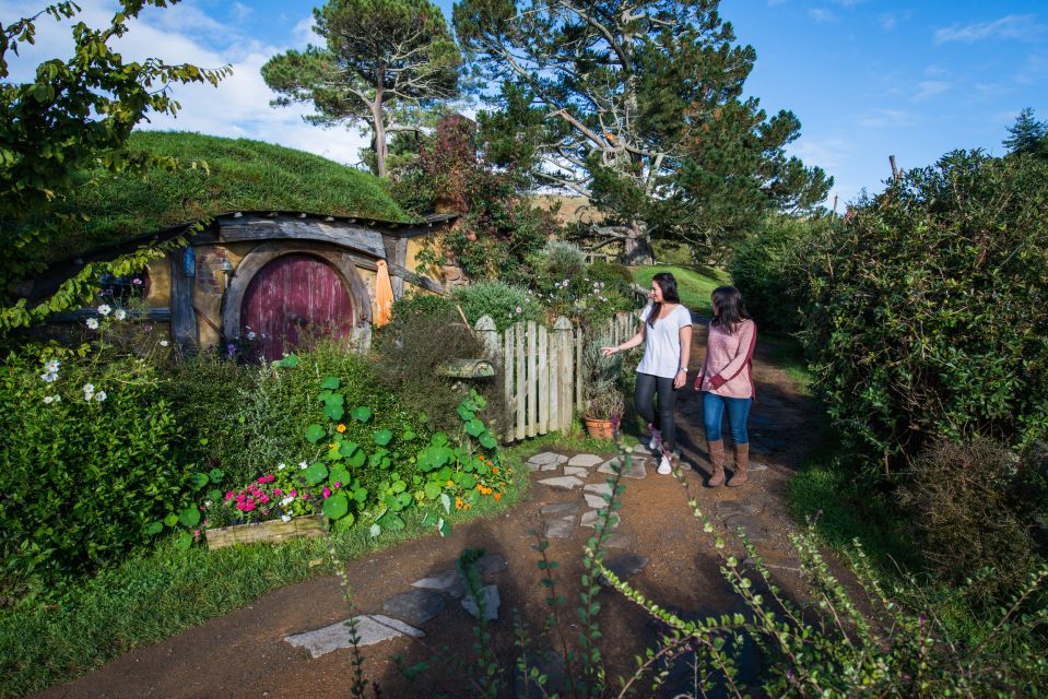 Hobbiton Movie Set & Rotorua Premium Day Tour from Auckland - Mercedes-Benz comfort, Wi-Fi, and how to pack smart