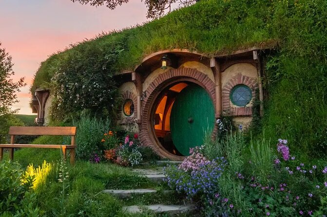 Hobbiton Movie Set Small Group Private Transfer from Auckland - Your day on the road: Auckland pickup to Hobbiton to Hamilton to home