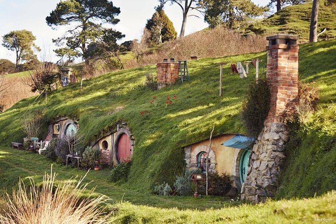 Hobbiton Movie Set tour & Glowworm Cave day tour - How the day flows: Hobbiton first, Waitomo after
