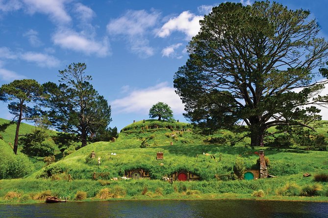 Hobbiton Movie Set Tour with lunch from Auckland - Price and value: is $189.90 a smart deal?