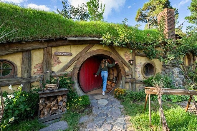 Hobbiton Movie set & Waitomo Caves Small Group Tour From Auckland - Practical Tips That Make This Day Easier