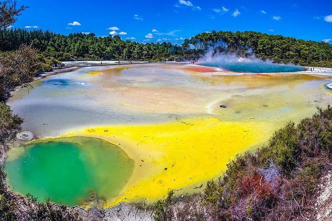 Hobbiton & Rotorua including Wai-O-Tapu - Small Group Tour from Auckland - Tirau corrugated-iron stop: a quick quirky breath between attractions