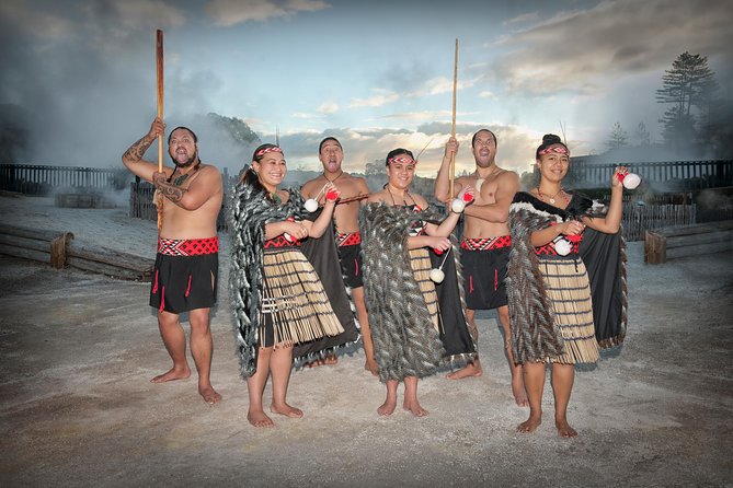 Hobbiton & Rotorua Living Māori Village Private Tour Ex-Auckland - Food planning for a 13-hour day