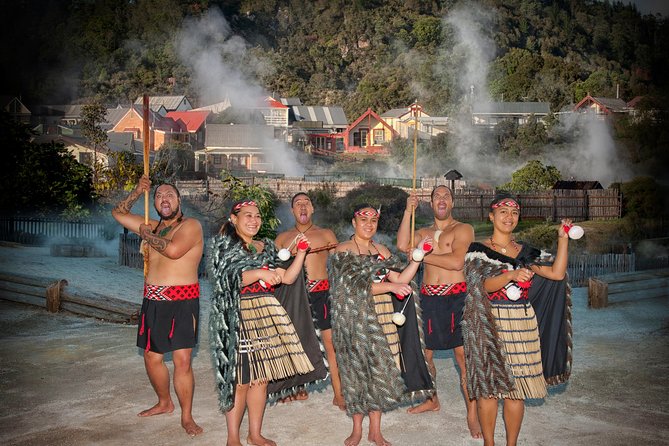 Hobbiton & Rotorua Living Māori Village Private Tour Ex-Auckland - Price and value: what $713.04 per person is really paying for