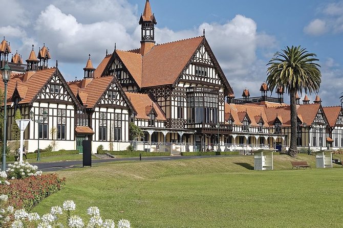 Hobbiton & Rotorua Small Group Day Tour inc Te Puia from Auckland - Price and value for $266.23