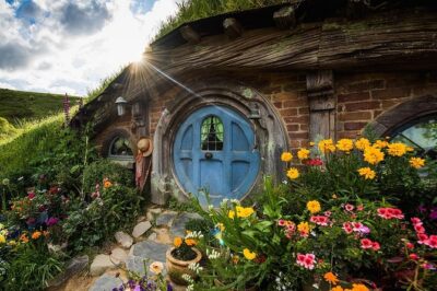 Hobbiton & Waitomo Caves Small Group Tour from Auckland inc Lunch - Getting started: 6:00am pickup, small group size, and what to expect on the road