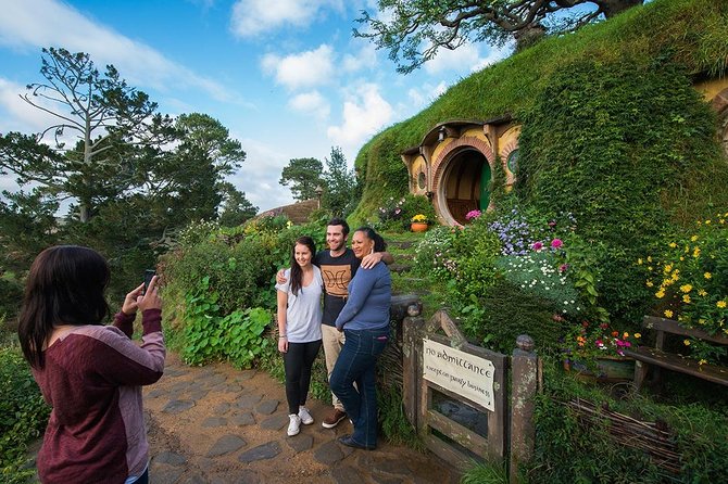 Hobbiton & Waitomo Caves Small Group Tour from Auckland inc Lunch - Lake Karapiro stop: quick scenic reset and a taste of New Zealand’s rowing culture