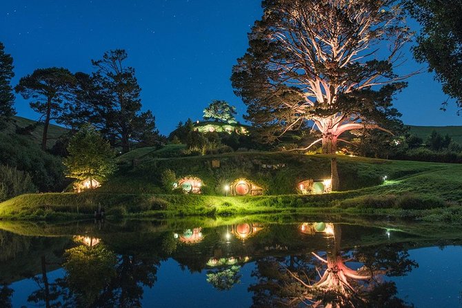 Hobbiton & Waitomo Caves Small Group Tour from Auckland inc Lunch - Otorohanga lunch break: included meal time with a local-food pause