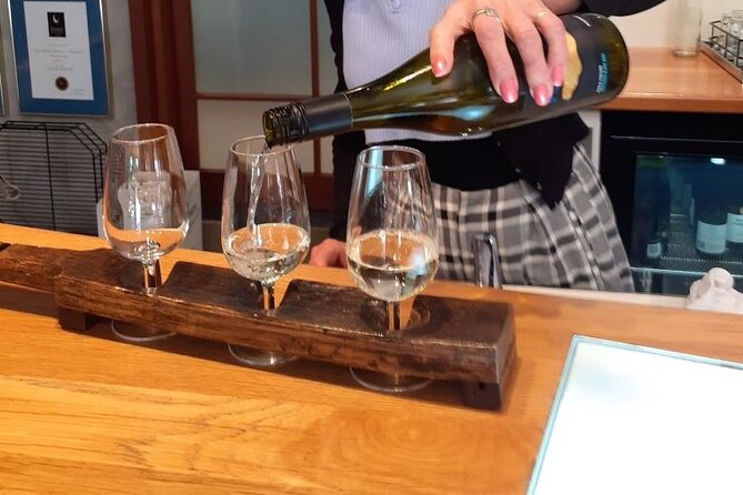 Kumeu Winery Boutique Tour with Gourmet Lunch from Auckland - Entering Kumeu Wine Country from Auckland (without losing your whole day)