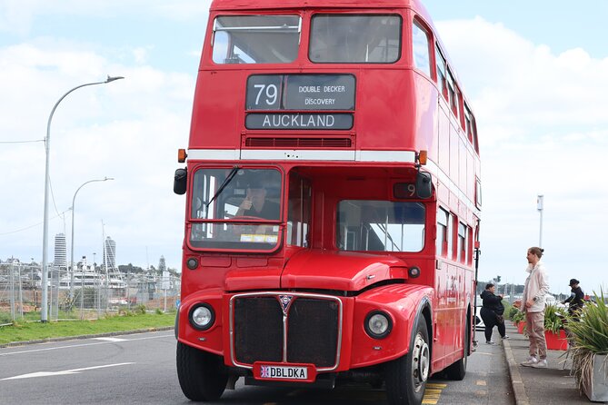 London Routemaster Double Decker Auckland Discovery - Live guides like Sandy, Ben, and Dale (and how to use that)