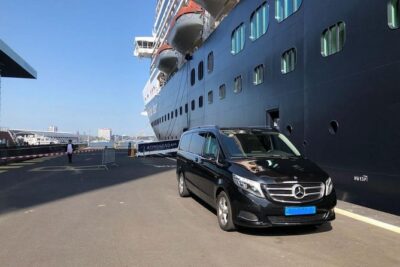 Luxury Airport transfers in Auckland - Your ride: air-conditioned comfort plus useful extras