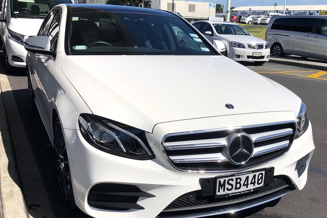 Luxury Airport transfers in Auckland - Flight delays and rescheduling without drama