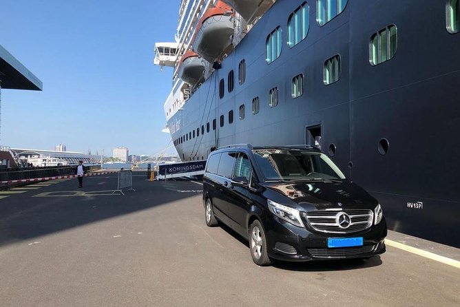 Luxury Airport transfers in Auckland - Your ride: air-conditioned comfort plus useful extras