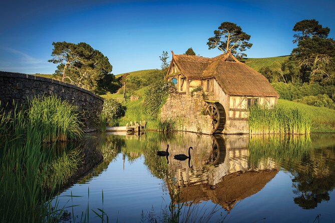 Private 2 Day Tour: Hobbiton, Waitomo, Rotorua Geothermal & Hamilton Gardens - Two days in the central North Island: what this tour really covers