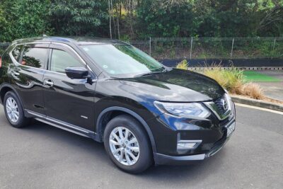 Private Auckland Airport Transfer to/from Auckland Hotels -SUV - Inside the SUV: WiFi, water, snacks, and luggage-friendly service
