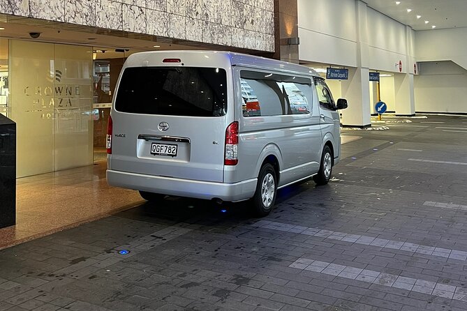 Private Mini Van Transfer From Auckland Airport to Auckland City - Door-to-Door in Auckland Central: What the Ride Feels Like