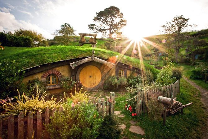 Private Round Trip Transport To Hobbiton From Auckland - Private transport to Hobbiton: what you’re really buying