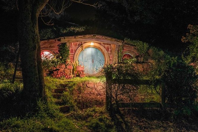 Private tour - Hobbiton Movie Set Evening Banquet Return from Auckland - Hobbiton after dinner: lantern light, quiet details, and a stroll
