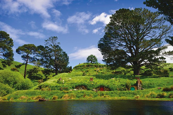 Private tour - Hobbiton Movie Set Evening Banquet Return from Auckland - Who should book this private evening banquet tour?